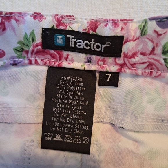 Tractor girls size 7 pink & purple flower designed shorts, have stretch, New - Picture 2 of 6